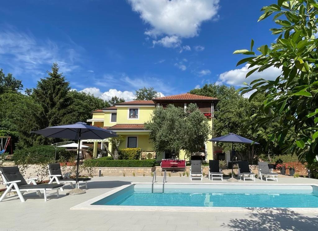 Grožnjan Apartments Sterna מראה חיצוני תמונה
